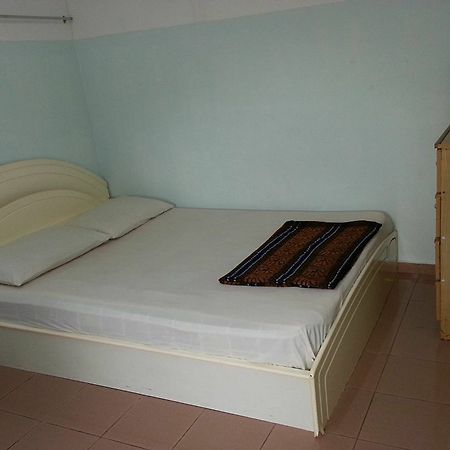 Et Budget Guest House Batu Ferringhi Exterior photo